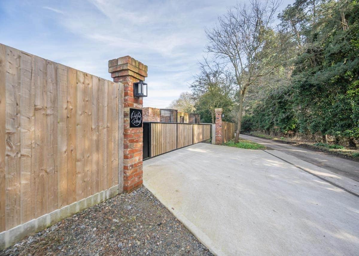 Отель Hill Farm Retreat Wangford Экстерьер фото